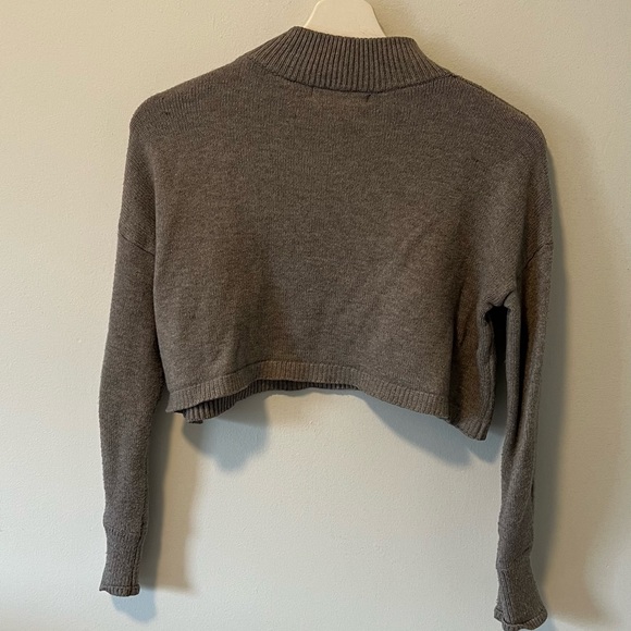 Elenza Cropped Mock Neck Sweater - Picture 4 of 9